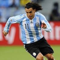 Tevez Ditinggal Sebagai Hukuman