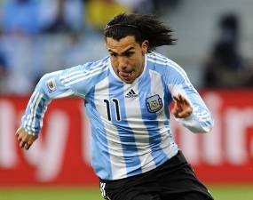 Tevez Ditinggal Sebagai Hukuman