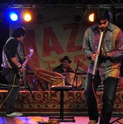 Krakatau Band Garap Album Musik Etnik Sulawesi Selatan