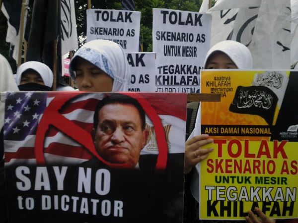 HTI Demo Konjen AS Surabaya