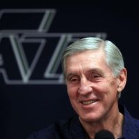 Tenaga Habis, Jerry Sloan Mundur dari Utah Jazz