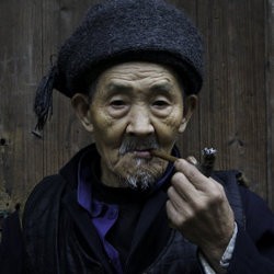 China Batasi Adegan Merokok di Film dan TV