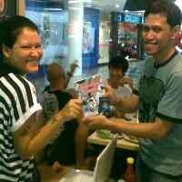 Melanie Subono Bagi-bagi Dreampass di 100 Buku LOF