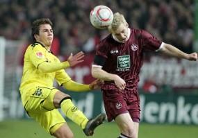 Dortmund Tertahan, Bayern Menang