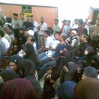 Jelang Sidang Baasyir, Pengunjung Sidang Rebutan Tempat Duduk