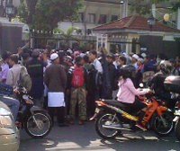 Polisi Minta Massa Baasyir Gunakan Helm & Tak Naik Truk Terbuka