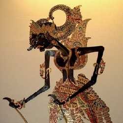 Pentas Jabang Tetuko Sajikan Wayang Teatrikal Modern