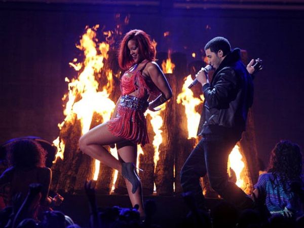 Rihanna Nyaris Bugil