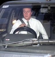 Perdana Menteri Inggris Kangen Nyetir