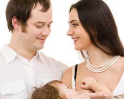 Memberikan ASI Bukan Hanya Tugas Ibu, Ayah Juga! 