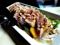 Santap Romantis di Bulan Gelap