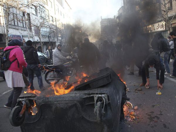Demo Anti Pemerintah Merembet ke Iran