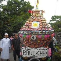 Warga Rangkah Gelar Gerebekan Mauludan