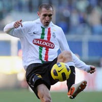 Chiellini Tetap jadi Bek Kiri