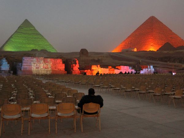 Piramida Giza Sepi Pengunjung