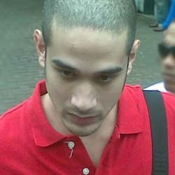 Okan Cornelius Musnahkan CD Bajakan dan Video Porno