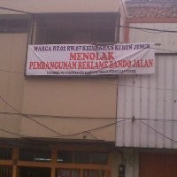 Warga Kebon Jeruk Tolak Pembangunan Bando Reklame Jalan
