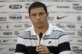 Ronaldo Enggan Jauh dari Sepakbola