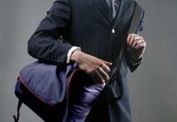 Tas Selempang dan Nyeri Bahu