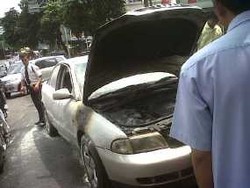  Audi Terbakar di Depan Graha Inti Fauzi, Lalin Tersendat