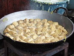 Menggoreng tahu