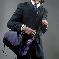 Awas..! Tas Selempang Bisa Bikin Nyeri Bahu