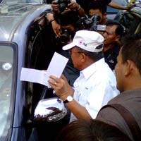 JK Bagikan Stiker Ponsel+Mobil=Tengkorak!