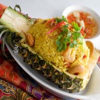 Sensasi Gurih Asam Nanas dalam Nasi Goreng Khas Thailand
