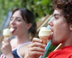 Baca Sifat Pria dari Caranya Makan Es Krim