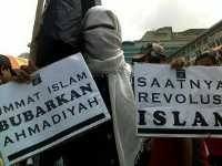 Massa: Kalau SBY Tak Bubarkan Ahmadiyah, Haram Dukung Pemerintah