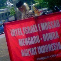 Kakek Misterius Demo Tunggal di Bundaran HI