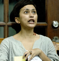 Sarah Sechan Diminta Bernyanyi dan Menari di JLR 2011