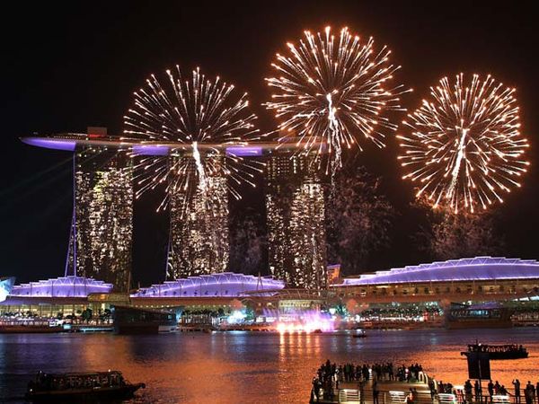 Kembang Api Buka Marina Bay Sands