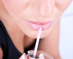 Lip Gloss Ini Bisa Buat Pria Terpikat