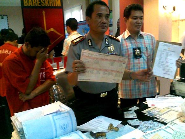 Pemalsu Dokumen Dibekuk