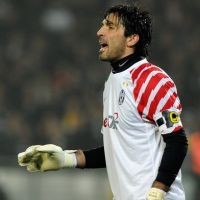 Buffon Menetap di Juve dengan Hati