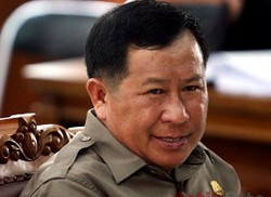 Susno Masih di Luar Rumah, Puluhan Tamu Setia Menunggu