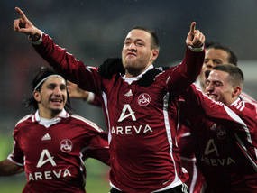 Nurnberg Hantam Frankfurt 3-0