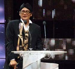 Bermain di Film Indonesia Bisa Perkaya Akting Tio Pakusadewo