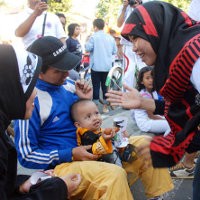 Kampanye Sadar Gizi, Istri Gubernur Bagikan Telur dan Susu