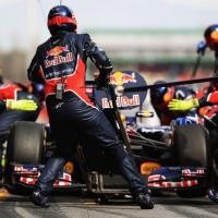 Vettel Masih Teratas