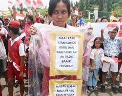 Anak-anak Korban Penggusuran Rawasari Demo Istana
