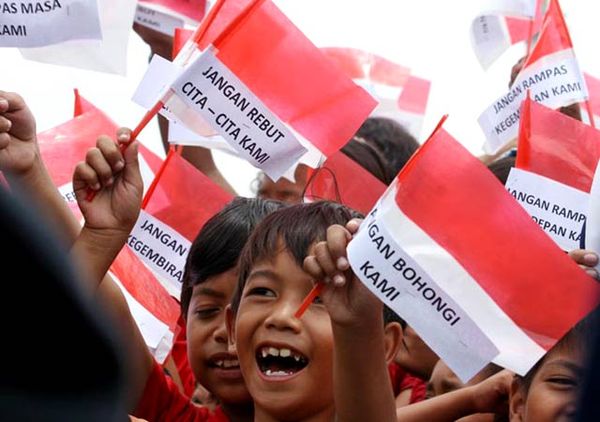 Anak SD Demo di Istana