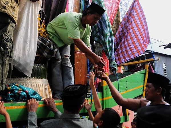 Tradisi Maulid Nabi Warga Cikoang