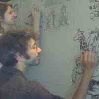 Komikus Surabaya Sampaikan Pesan Lewat Media Keramik