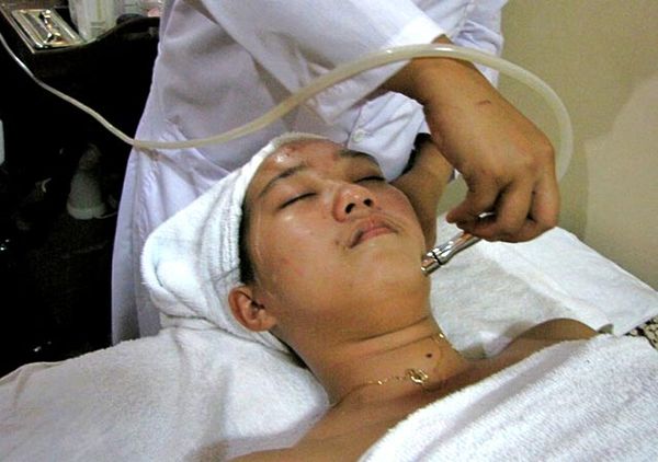 Tren Facial Emas Rambah Bandung