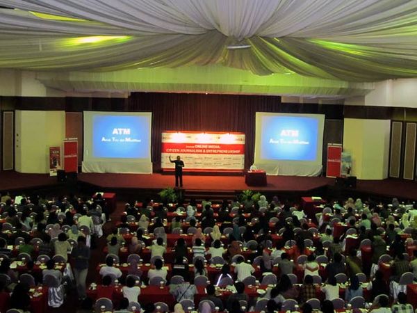 Seminar Online Media di Semarang