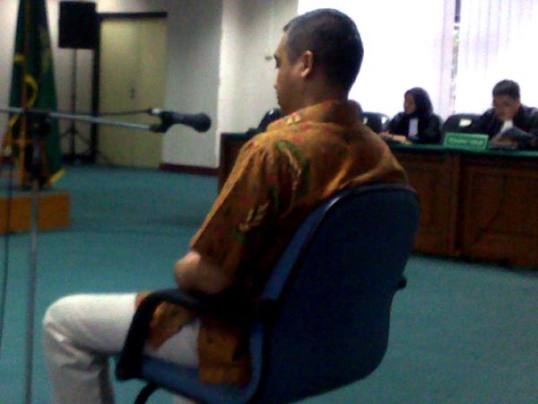 Ari Muladi Jalani Sidang Perdana