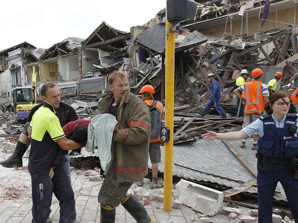 Evakuasi Korban Gempa Selandia Baru