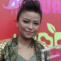 Tantri Kotak Takut Nyanyikan Lagu Nicky Astria